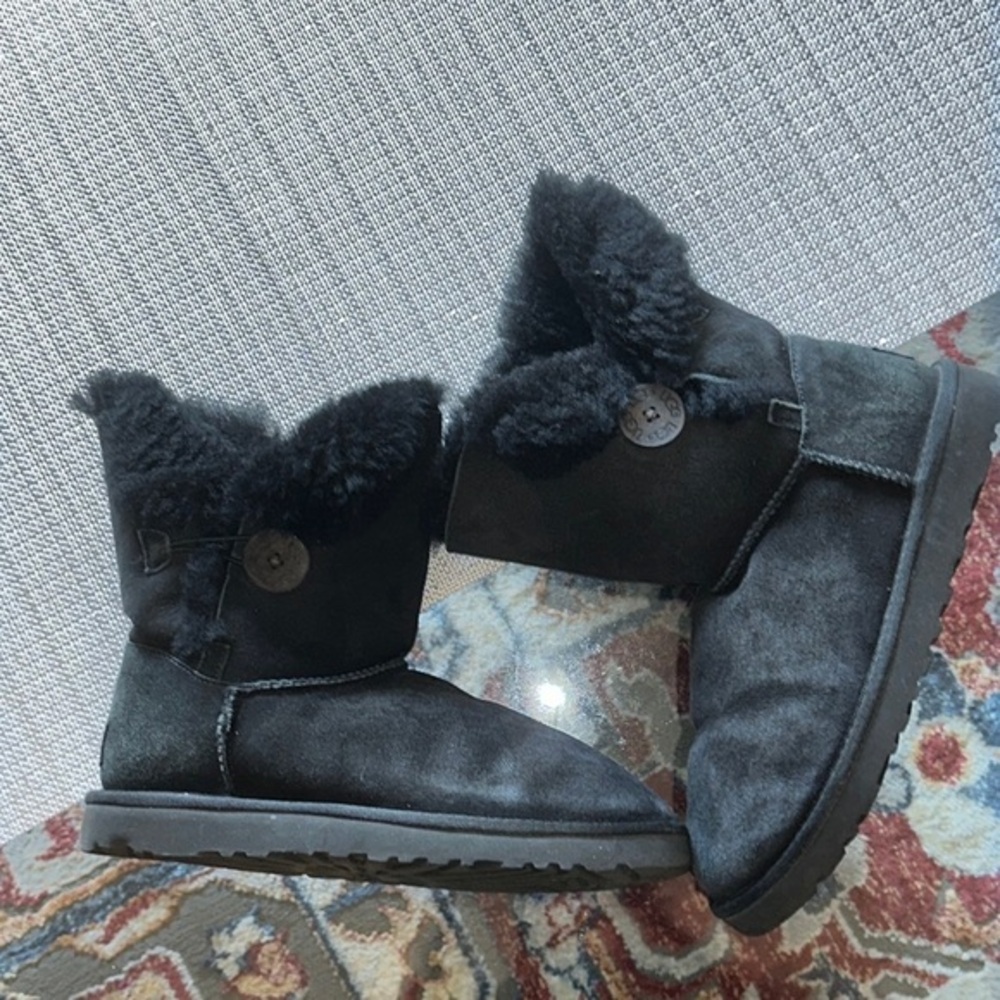 Used UGG Bailey Button Women's Size7 5991Y Black‎ Suede Short Boots Shoes
